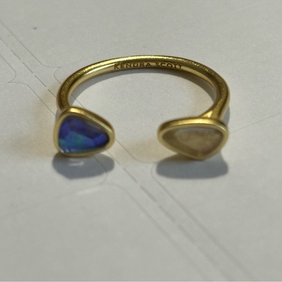 Kendra Scott ring blue and clear stone matte gold finish size 8 - Picture 1 of 9